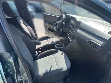 Car image 16