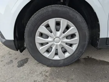 Car image 20