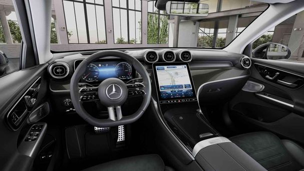 Mercedes-Benz GLC 300 e AMG Line 4Matic 230 kW image number 3