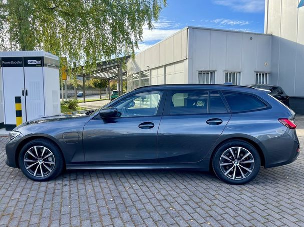 BMW 330e Touring xDrive 215 kW image number 9