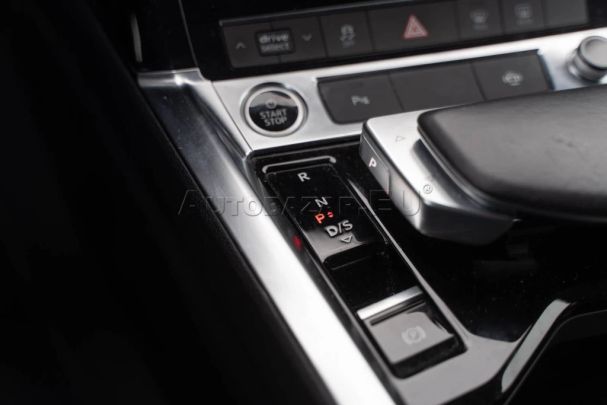 Audi e-tron 55 quattro Advanced 300 kW image number 32