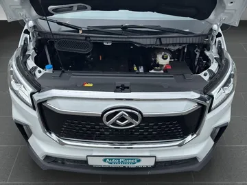 Car image 30