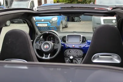 Car image 14