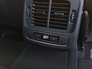 Car image 38