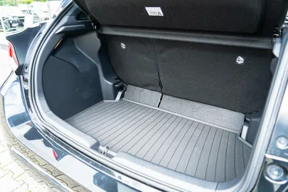 Car image 40