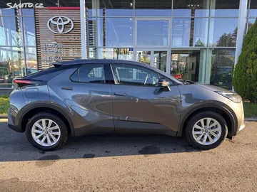 Car image 3