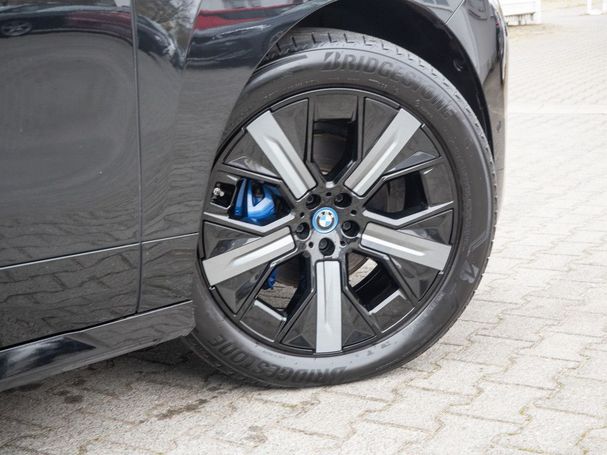 BMW iX xDrive40 240 kW image number 5