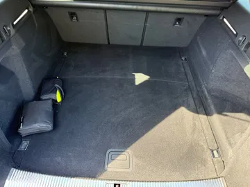 Car image 37