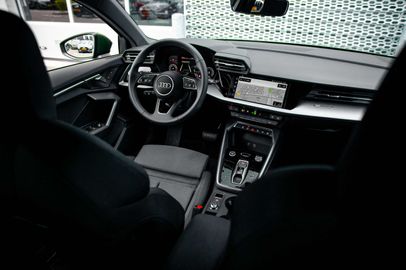 Car image 32