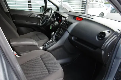 Car image 18