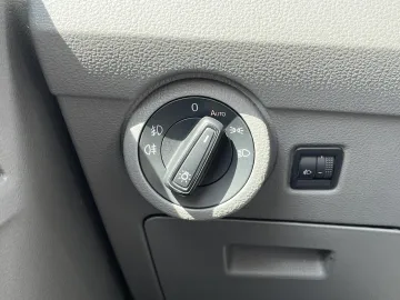 Car image 32