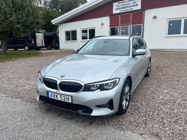 BMW 330 e Touring Sport Line Steptronic 216 kW image number 1