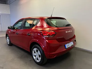 Car image 4