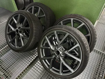 Car image 18
