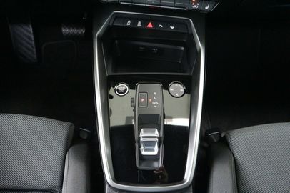 Car image 32