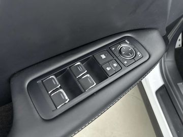 Car image 32