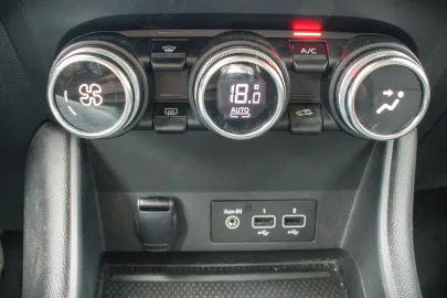 Car image 27