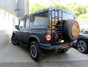 Car image 3