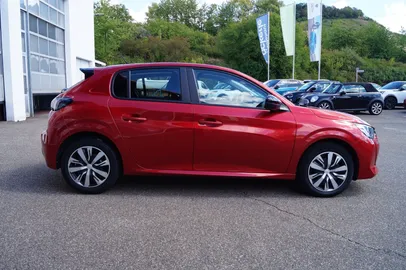 Car image 3