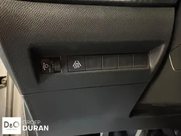 Car image 33