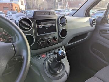 Car image 13