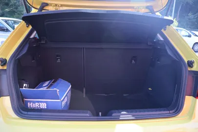 Car image 32