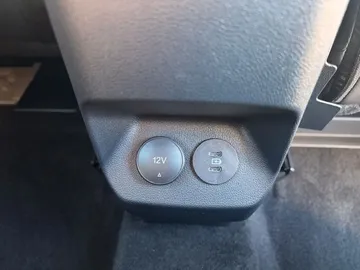 Car image 32