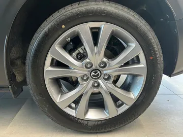 Car image 26