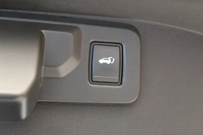 Car image 33