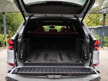Car image 35