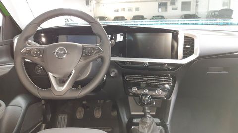 Car image 12