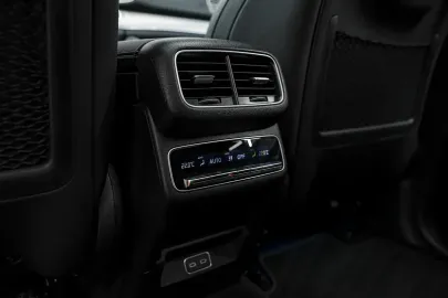 Car image 40