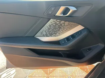 Car image 29