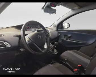 Car image 17