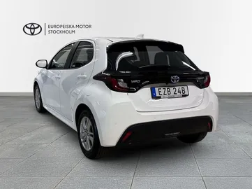 Car image 4
