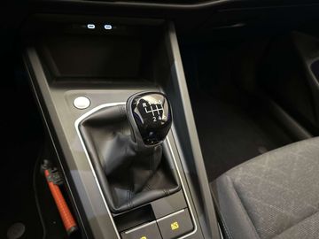 Car image 36