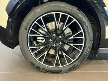 Car image 32