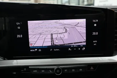 Car image 18