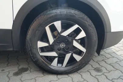 Car image 35