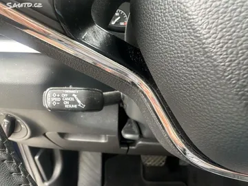 Car image 34