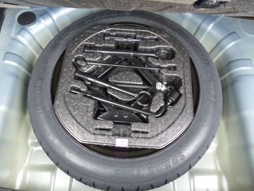 Car image 30