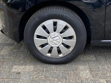 Car image 29