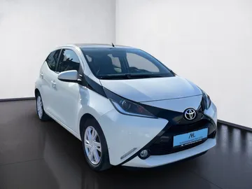 Car image 3
