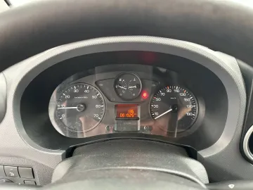 Car image 27
