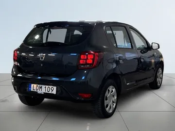 Car image 3