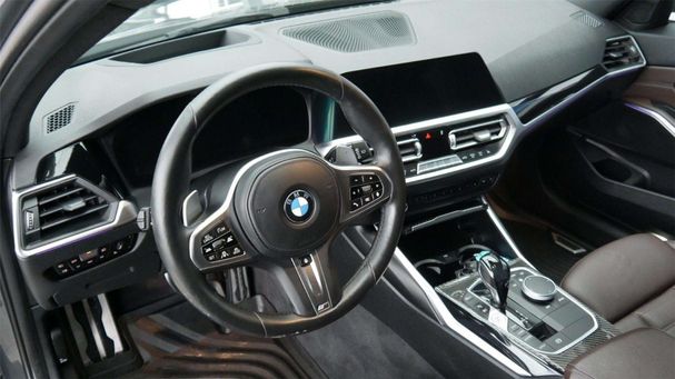 BMW 330 Touring xDrive 185 kW image number 16