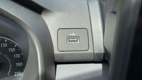 Car image 35