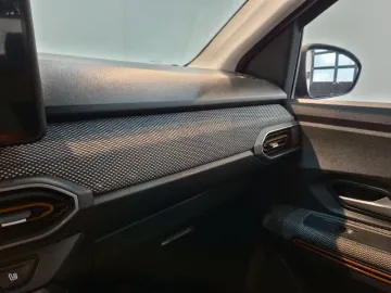 Car image 24
