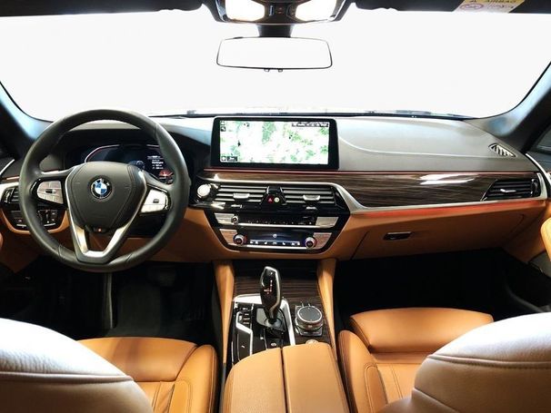 BMW 530d Luxury Line xDrive 210 kW image number 14