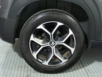 Car image 21